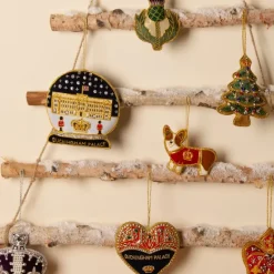 Buckingham Palace Snow Globe Decoration